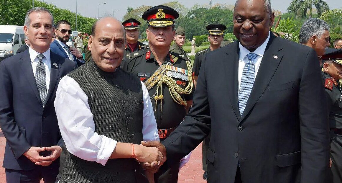 US Defense Chief Discusses Defense Cooperation Issues with Rajnath