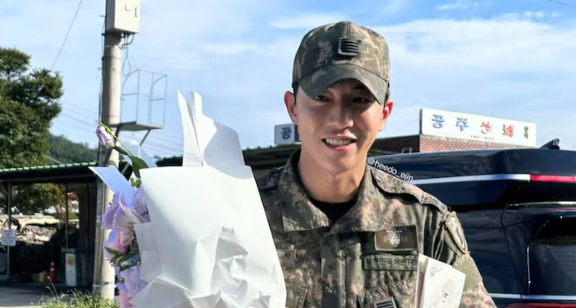 About a korean star returns from his military service