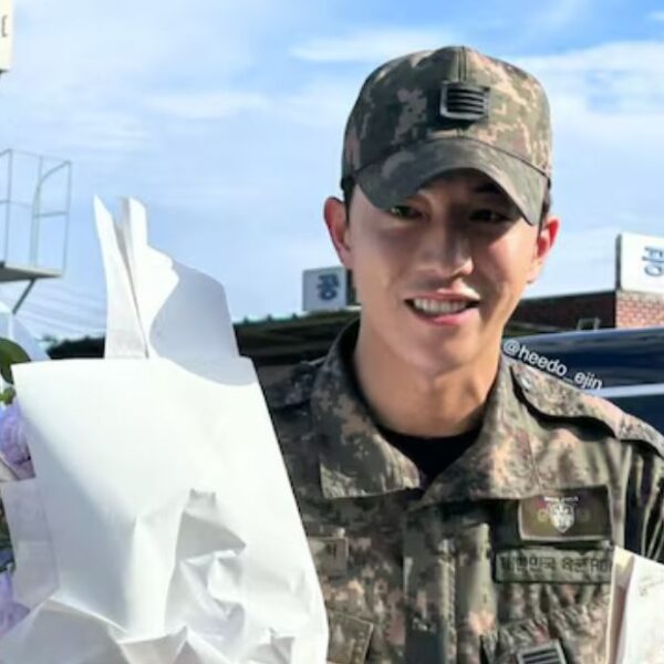 About a korean star returns from his military service